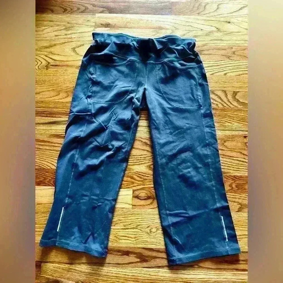 ATHLETA BALANCE WIDE CROP - GRAY - SMALL - Picture 1 of 9